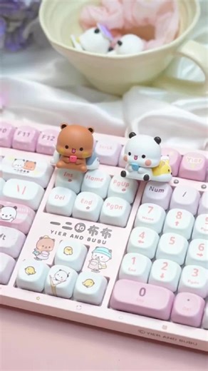 Cute, cozy, and a little bit magical. ✨ The 𝗬𝗶𝗲𝗿 & 𝗕𝘂𝗯𝘂 𝟯𝟭𝟬𝟴𝗩𝟯 brings soft colors and anime-style charm straight to your desk. A keyboard that feels warm, friendly, and fun to use — every single day. https://en.akkogear.com/g9el #akko #akkokeycaps #akkoswitches #keyswitches #akkokeyboard #gamingseutp #pcsetup #mechanicalkeyboard #cutesetup #keyboard #keycaps #custombuild #customkeyboards #YierAndBubu #bubuanddudu | Akko