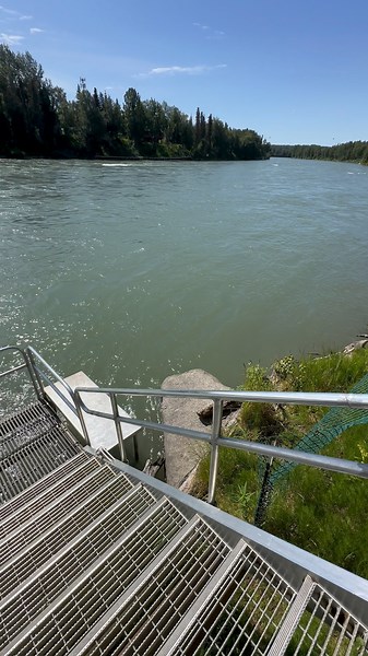 🌊🎣 The mighty Kenai River in Soldotna, AK, is calling all anglers! Home of the legendary 97-lb world-record king salmon, this river is a fishing paradise. Right now, the waters just right and the fish are playing hard to get, but the thrill of the chase is ON! 💪 Pack your gear, embrace the adventure, and come cast your line in these epic waters. Who’s ready to hook a few fresh sockeye salmon?🐟 #KenaiRiver #FishingAdventure #Soldotna #KingSalmon | Alaska Outdoors Television