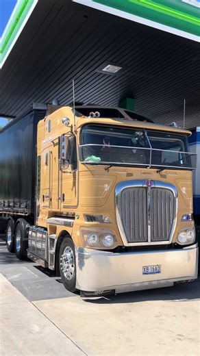 Exploring the Kenworth K200 in Road Freight Series