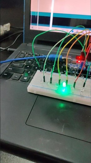LED Pattern using Arduino Uno #arduinoprojects #arduino #iot #robotics #robot #eazytronic #arduino