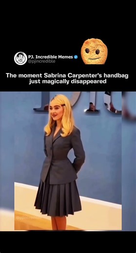 The moment Sabrina Carpenter’s handbag just magically disappeared #sabrinacarpenter