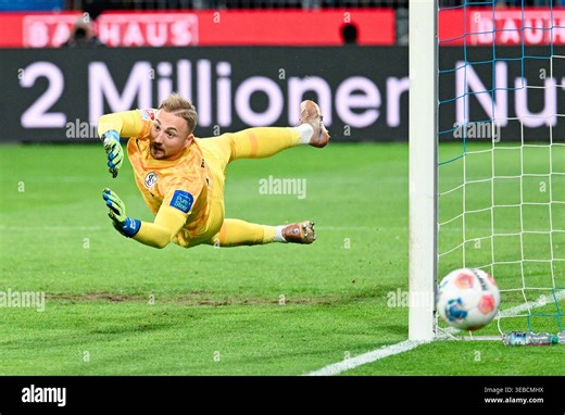 25 April 2026, Hesse, Darmstadt: Soccer, Men: Bundesliga 2, Darmstadt 98 - SV Elversberg, Matchday 31, Merck-Stadion am Böllenfalltor. Goalkeeper Nicolas Kristof (SV 07 Elversberg) defends a shot on goal. Photo: Uwe Anspach/dpa - IMPORTANT NOTE: In accordance with the regulations of the DFL German Football League and the DFB German Football Association, it is prohibited to utilize or have utilized photographs taken in the stadium and/or of the match in the form of sequential images and/or video-