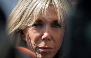 Rumeur sur la transidentité de Brigitte Macron : Une médium et une journaliste jugées pour diffamation