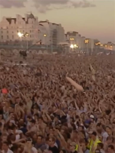 Brighton Beach, summer 2002 and over 250,000 ravers turned up for a free party meant for just 60,000. Fatboy Slim was on top of the world, the crowd was electric, and the night went down in history ,not just for the music, but for the beautiful chaos that followed. No barriers. No phones. Just pure, unfiltered euphoria. A legendary moment that reshaped UK dance culture forever. | Techno Station