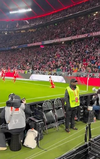 Luis Díaz celebrating his goal | Bayern vs St Pauli | Bundesliga