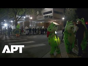 Watch | Portland ICE Facility: Proud Boys & Right-Wing Protesters Confront Anti-ICE Activists | APT