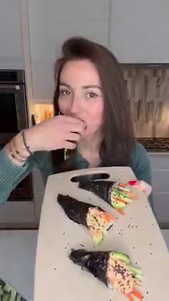 1.6M views · 25K reactions | Spicy Tuna Fish Sushi Cones (Temaki) https://hungryhappens.net/spicy-tuna-fish-sushi-cones-temaki/ | hungry happens | Facebook