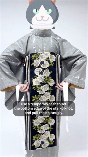 Kyo Fukuro Obi Tying Tutorial – Part 2 Here’s Part 2 of the Kyo Fukuro Obi tying tutorial ✨ Following on from Part 1, this video covers the remaining steps to finish the knot neatly and securely. Kyo Fukuro obi works well with both kimono and yukata, and once you get the hang of it, it’s much easier than it looks. If it’s been a while since you watched the first part—or if you got stuck halfway—this is a great chance to review and practice along. Take it step by step, and don’t worry if it takes