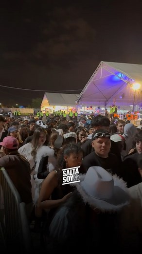 SALTA VIVIÓ UNA DE LAS NOCHES MÁS IMPACTANTES DEL AÑO CON “ABRACADABRA – HALLOWEEN 2025” El Estadio Padre Ernesto Martearena se colmó por completo para la fiesta de disfraces más grande del Norte Argentino, donde miles disfrutaron de una producción de nivel internacional con luces, visuales y un despliegue artístico que superó todas las expectativas. | SALTA SOY