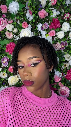 DIY flower Backdrop for @Sallymakeup_Diani #diy #diyproject #flowerbackdrop #makeupstudio #decor #dianimakeupartist