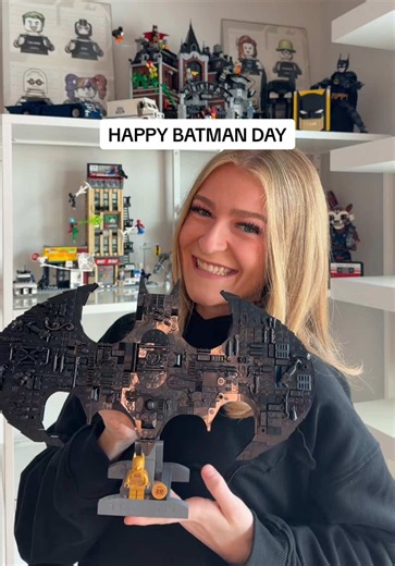 Happy Batman Day!🦇✨ I recently got and built the LEGO Batman Logo, and I’m IN LOVE with it😍 Especially the gold Batman😆 I can’t wait to add it to my display with all of my other Batman sets🥰 #lego #afol #batman #batmanday #legotiktok