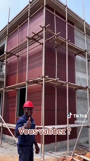 Façade design à Abidjan : parement pierre et finition enduit