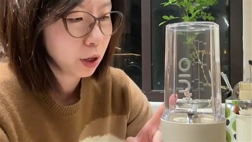 高功率颜值担当，品质生活从这款开始——搭载强劲性能与精致设计，轻松应对日常通勤与居家办公双重场景，告别电量焦虑，提升使用体验。