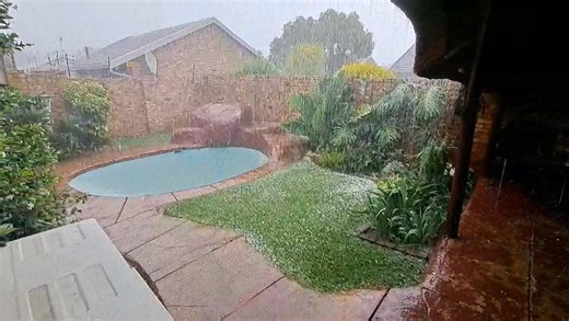 Kristelle sent us this video of the hailstorm in Hennopspark, Centurion this afternoon (9 January 2026). Whatsapp photos/videos to 081 251 8029 See https://snowreport.co.za for weather forecasts. | Snow Report SA