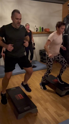 Ikväll när det är TORSDAGSFEELING kör vi på så mkt vi orkar, å ja det brukar bli ganska svettigt o varmt, men det gör gott för konditionen och ❤️å 🫁Så Välkomna in kl 18.30! Morgonpass kl 07 imorrnbitti 👏🏼 | Diccfors Consult träning och behandling AB