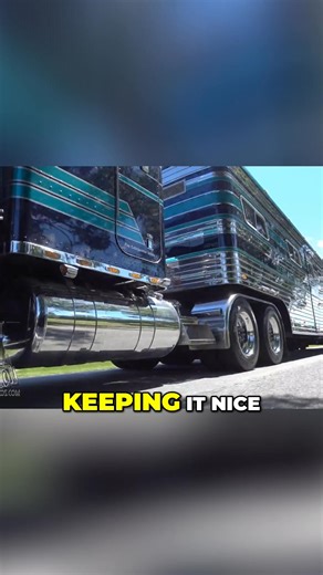 This meticulously maintained rig doesn't just look good; it earns its keep hauling 10 horses weekly. People love its old-school vibe. It's a working SuperRig. Follow @BigRigvideos for more. #BigRigVideos #Trucking #SuperRig #HorseHauling #OldSchoolTrucks #WorkingTruck #TruckLife | Big Rig Videos