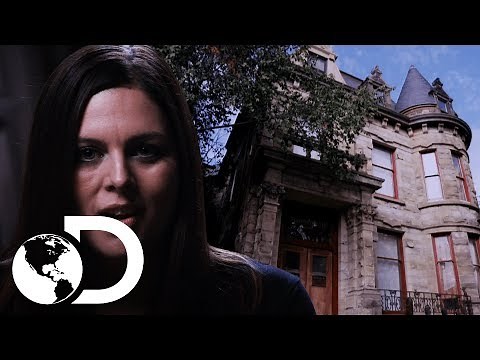 ¡Nick y Katrina investigan el castillo Franklin! | Encierro Paranormal | Discovery Latinoamérica