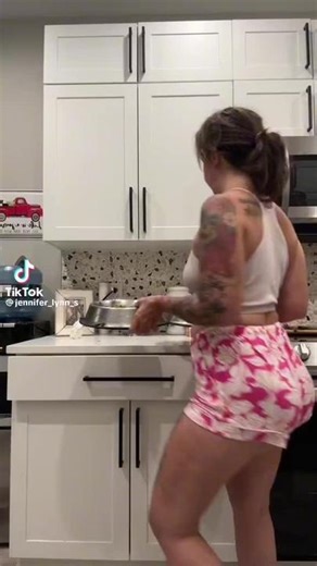 Jemma’s Cakes 🎂 (@pixxarmomiii)’s videos with original sound - Jemma’s Cakes 🎂