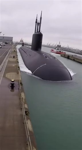 Uncontrolled military submarine at docking station! 🚨 #submarine #shorts