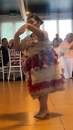A moment of pure love and culture 🌺✨ The niece of the newlyweds performs a beautiful Siva Samoa in honour of Mr. & Mrs. Lokeni — a dance filled with grace, respect, and the heartbeat of Samoan tradition. Every movement told a story of Aiga, alofa, and the sacred connection between family and culture. A timeless tribute to love, heritage, and the spirit of Samoa. ❤️ 🇼🇸 Livestream | @lopstream Photographer | @kirimarstersphoto Wedding dress | @bridalbrilliance Cake | @sweetbitesnz Hair | @hairf