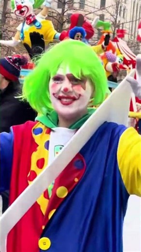 5 Things That Make the Toronto Santa Claus Parade a HOLIDAY MUST-SEE