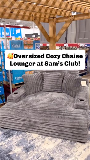 Sam’s Club Lovers on Instagram: "🥰 I NEED! This oversized cozy chaise lounger is SO soft and fluffy! It includes three pillows, two cupholders, and USB charging ports! It’s HUGE and can easily fit two or three people! Pick from three colors: grey, navy, and beige. It’s $699. #samsclub #samsclubfinds #cozyroom #chaise"