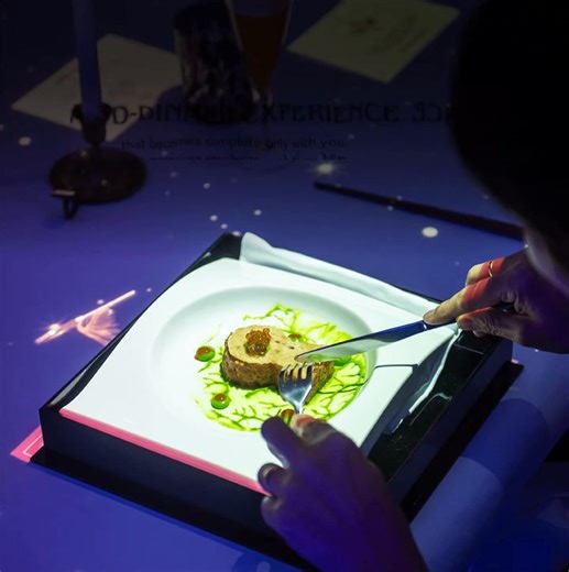 ✨ 𝐓𝐡𝐞 𝐌𝐚𝐠𝐢𝐜 𝐓𝐚𝐛𝐥𝐞 ✨ More than a dinner — it’s a magical journey. Enjoy an immersive 5-course experience where the table speaks, surprises, and turns every dish into a new chapter. With interactive storytelling, 3D projections, and world-class magic, guests become part of the show. ✦ 𝐎𝐧𝐞 𝐚𝐧𝐝 𝐨𝐧𝐥𝐲 𝐢𝐧 𝐁𝐚𝐧𝐠𝐤𝐨𝐤 𝐚𝐭 𝐆𝐫𝐚𝐧𝐝 𝐇𝐲𝐚𝐭𝐭 𝐄𝐫𝐚𝐰𝐚𝐧 𝐁𝐚𝐧𝐠𝐤𝐨𝐤 4 set menus available: • The Mystic Meadow Vegetarian • The Grand Prestige • The Vanishing Act • Young Ma