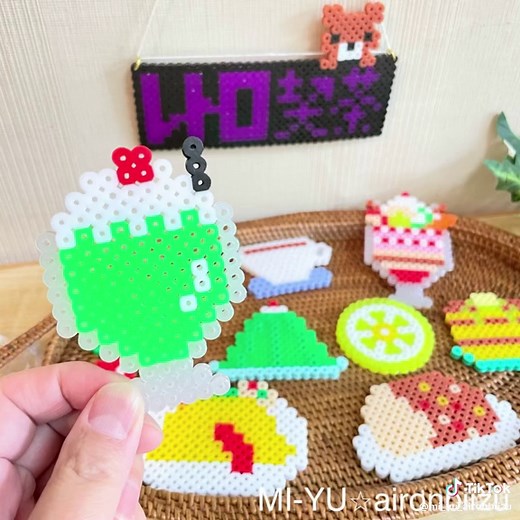 主に！ニコラテさんのアイロンビーズで作成しました🤗🌈 アイロンビーズでカラフルな🍒レトロ喫茶を表現しました！ pixelartでお楽しみください❤️ 図案も載せています🧸 #アイロンビーズ#アイロンビーズで作ってみた #アイロンビーズ図案 #レトロ#レトロ喫茶#ニコラテ #pixelart #ドット絵