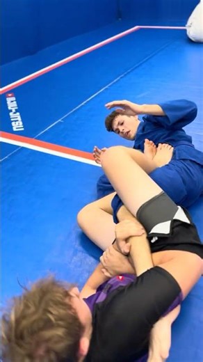 ROLLING TO LEG LOCK