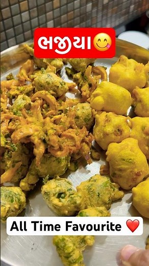 How to Make Crispy Bhajiya at Home😋 | Quick Recipe #shorts #ytshorts #shortsfeed #bhajiya