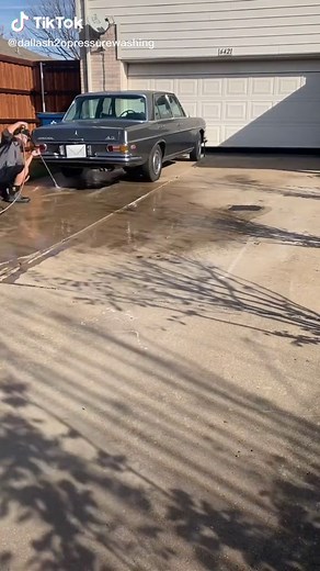 Deep oil stain removal from driveway with degreaser and a good surface wash💯 #pressurewashing #beforeandafter #timelapse #driveway