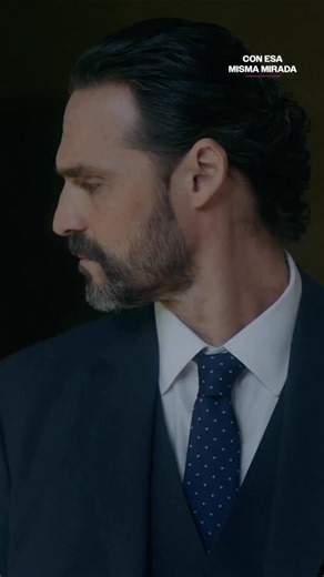 Univision on Instagram: "Octavio descubre que otro hombre está interesado en conquistar a Gabriela 😳💔 / #ConEsaMismaMirada lunes a viernes, 8P/7C por Univision. #ConEsaMismaMiradaUS #Novelas #Novelovers #drama #Clippeo"