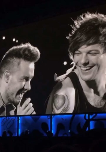 Reunião do One Direction: 'Little Things' ao Vivo