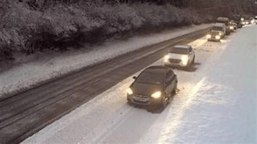 Major Scots road shut over crash amid heavy snow as drivers told to 'avoid area'