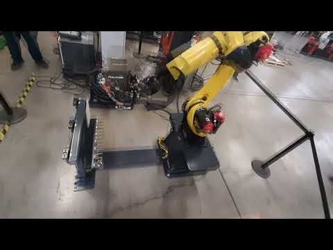 Finishing robot equipped with a PushCorp finishing tool-change demonstration.