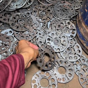 How Skilled Workers Turn Waste Drum Lids into Valuable Items | Machine & Technology