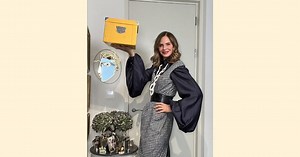 207K views · 2K reactions | The team didn’t go easy on me for my first mystery box challenge – they knew styling a shift dress would throw me off course. However, determined to make it work for me, this look was all about accessories, layering, and a great makeup palette… Makeup all Trinny London. Complete your Match2Me https://trinny.co/mystery-challenge-shift-dress - Lip Love in Dalia Eye2Eye in Victory | Trinny Woodall | Facebook