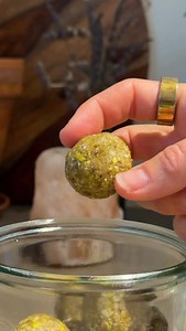 Cardamom Pistachio Balls 💚 — heavenly bites of goodness with crunchy bits of white chocolate chips These were the result of last months period cravings and I’m absolutely obsessed with the flavor combination. INGREDIENTS 1/3 cup cashews 1/3 cup coconut flakes 1/3 cup pistachios pinch of salt 1/4 tsp cardamom 1/4 cup @enjoylifefoods white chocolate chips 5 pitted juicy Medjool dates (if yours are firm soak in warm water first) INSTRUCTIONS 1. Place everything except the dates in a food processor