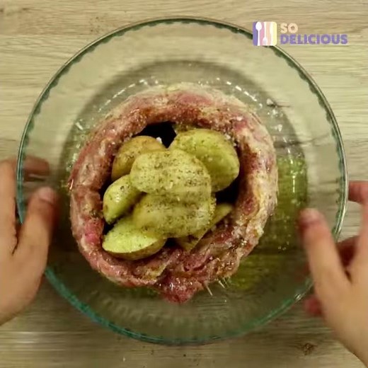 Coaste de porc cu cartofi la cuptor