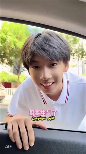 لم يتوقع أبدًا أن يفعل صديقه هذا 😳🎒