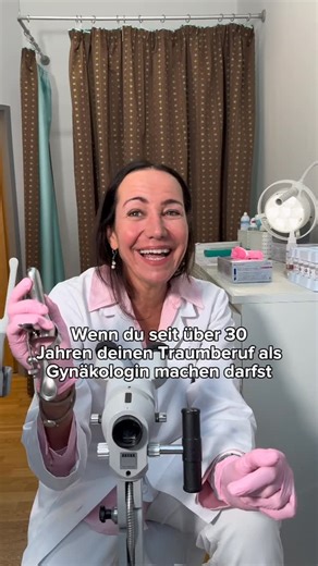 DDr. med. Bettina Wendl | Frauenärztin | Gynäkologin on Instagram: "Ich werde oft gefragt, warum ich meinen Beruf so liebe. Ganz ehrlich: Für mich ist die Arbeit als Frauenärztin und Psychotherapeutin mein absoluter Traumjob. ✨ Jeder Tag erinnert mich daran, wie wertvoll es ist, Frauen auf ihrem Weg zu begleiten. Ich erlebe Vertrauen, Mut, Fragen, Sorgen und ganz viel Stärke. Genau das motiviert mich, mich mit Freude und echter Hingabe um jede einzelne Patientin zu kümmern. Wenn du ein Thema has