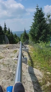 Domaine du Radar (entrée payante) : Descente en luge sur rail à 1h de Qc (en Beauce), plage, lac, parcours gonflable sur le lac, glissade d'eau sur tube, camping, sentiers,... Un magnifique terrain de jeux pour la famille! | Parc en famille
