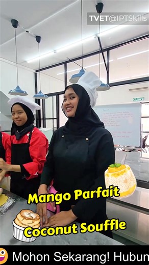 “Salut tout le monde!!”😄 Kali ini pelajar SKM 3 Seni Pastri kami menyediakan menu klasik dari negara Perancis iaitu ‘Mango Parfait’ dan Coconut Frozen Souffle’!👏🏻 Kedua-dua hidangan ini adalah hidangan beku yang berasaskan mangga dan kelapa.Dengar pun dah menyelerakan kan?😋 Pengetahuan dan pengalaman baru yang menyeronokkan untuk pelajar bila dapat belajar menu luar negara dan tips-tips berguna daripada pensyarah yang tiada dalam buku resipi untuk siapkan menu ini!Hasilnya sangat cantik dan 
