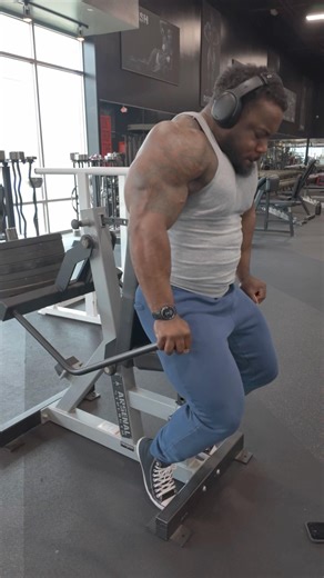 My Favorite Tricep Dip Machine To Help Build A Bigger Bench Press