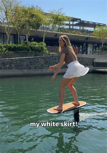 Finally in the Sun! Water in Capetown is still cold tho … 🤭🇿🇦💧 #surfgirl #sportsgirl #ootd #capetown #watersport