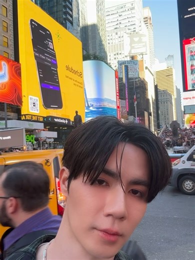 Z | Hello! Time Square | Instagram