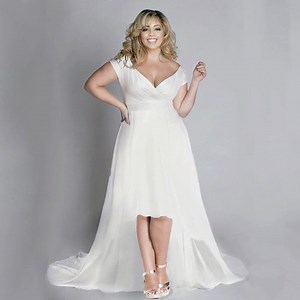 WHO SAID THAT A BRIDE SHOULD WEAR WHITE?👰🏽 Bridal is one of the most conservative fields of fashion. Have you ever wondered why we choose white wedding gowns? You would be surprised but white wasn't a bridal color until the 19th century. However, one woman changed that at once. In 1840, Queen Victoria married Prince Albert in a white gown. Thanks to the new technology of the time, the royal wedding was photographed and the pictures of the queen were widely published. Just like this, a white we