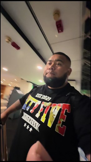 Dude in green be lookn thic