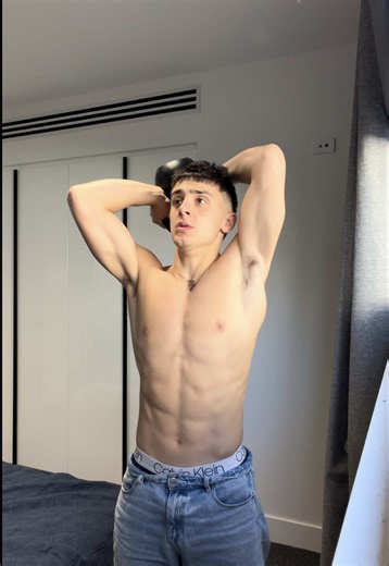 250 full body reps with one bell. Simple, effective, and so efficient #consistencycompounds #workout #hometraining #homeworkout #fitness