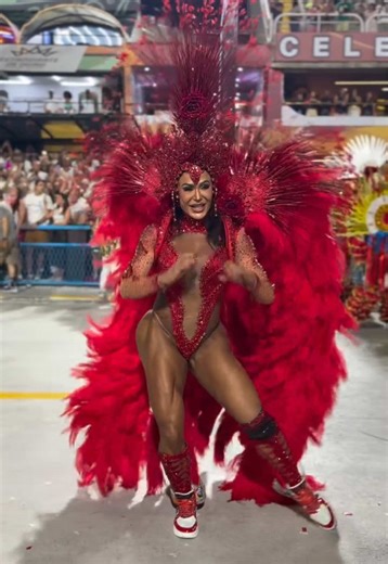 @Gracyanne Barbosa brilhando como rainha de bateria da União da Ilha ✨